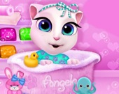 Время ванны для малышки Анджелы
