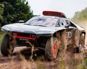 Audi RS Q Dakar Rally  Slide